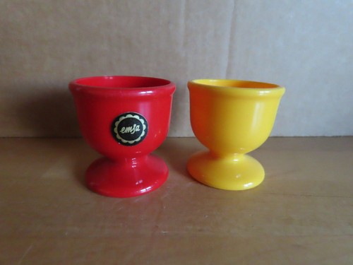 Eierbecher aus plastik rot - rot, und